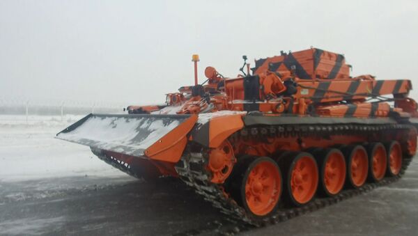 Работа бронированного эвакуатора на базе танка Т-72 в аэропорту Домодедово - Sputnik Южная Осетия