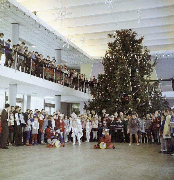На празднике Новогодней елки. 1972 год - Sputnik Южная Осетия