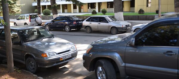 Автоинспекци ивар кæны шофырты змæлды ныхмæ парковкæйы тыххæй Автоинспекци ивар кæны шофырты змæлды ныхмæ парковкæйы тыххæй - Sputnik Хуссар Ирыстон