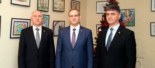 Виталий Игнатьев встретился с главами Представительств Абхазии и Южной Осетии Александром Ватаманом и Виталием Янковским Виталий Игнатьев встретился с главами Представительств Абхазии и Южной Осетии Александром Ватаманом и Виталием Янковским - Sputnik Южная Осетия