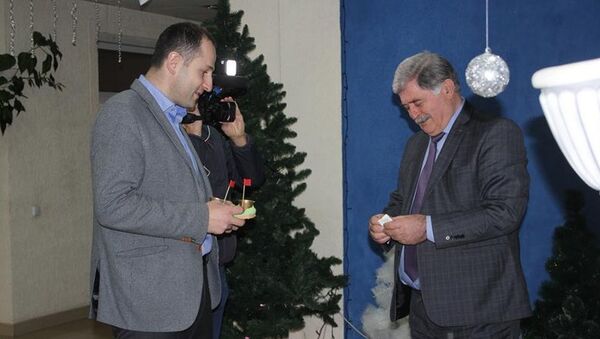 Эрик Пухаев и Геннадий Бекоев приняли участие в акции Фонтан желаний - Sputnik Южная Осетия