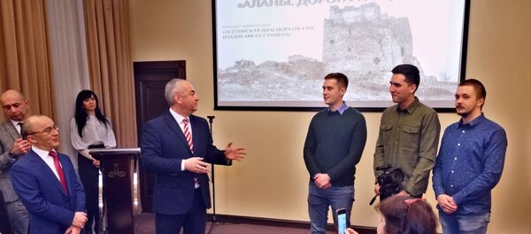 Таймураз Тускаев побывал на премьере документального фильма Аланы. Дорога к Родине Таймураз Тускаев побывал на премьере документального фильма Аланы. Дорога к Родине - Sputnik Южная Осетия