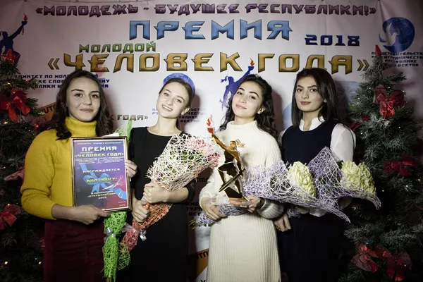 ВИА "ЮОГУ" получило премию Комитета молодежи как "Открытие года" ВИА "ЮОГУ" получило премию Комитета молодежи как "Открытие года" - Sputnik Южная Осетия