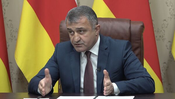 Президент Южной Осетии ответил на вопросы СМИ: видео пресс-конференции - Sputnik Южная Осетия