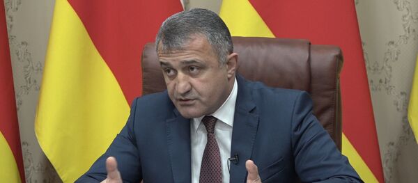 Президент Южной Осетии ответил на вопросы СМИ: видео пресс-конференции Президент Южной Осетии ответил на вопросы СМИ: видео пресс-конференции - Sputnik Южная Осетия