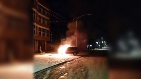 В 4:00 утра по улице Астана Кесаева возле дома 37 сгорел автомобиль - Sputnik Южная Осетия