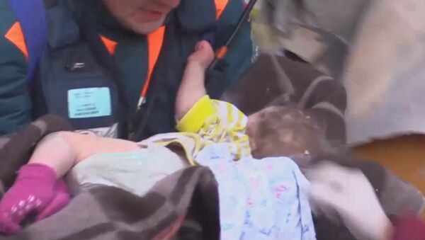 Кадры спасения ребенка из-под завалов в Магнитогорске - Sputnik Южная Осетия