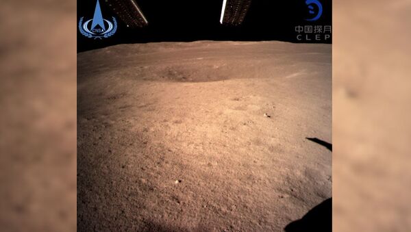 Чанъэ-4 сделал первый снимок обратной стороны Луны - Sputnik Южная Осетия