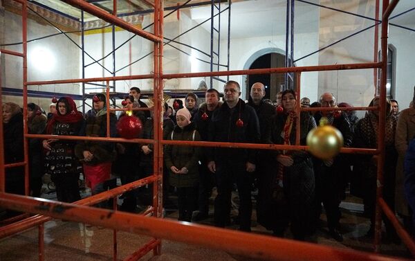 Богослужение в храме Троицы в Цхинвале  - Sputnik Южная Осетия