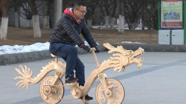 Велосипед из палочек для эскимо смастерил конструктор из Китая - Sputnik Южная Осетия