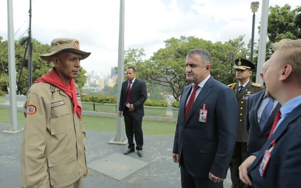 Президент Анатолий Бибилов посетил мемориал-усыпальницу команданте Уго Чавеса - Sputnik Южная Осетия