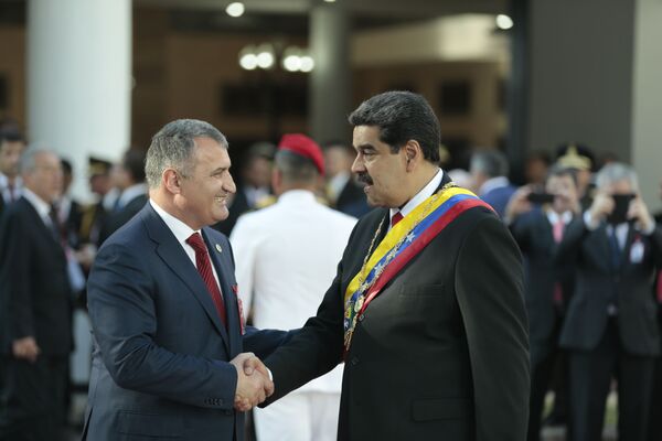 Бибилов принял участие в церемонии инаугурации президента Венесуэлы Николаса Мадуро. - Sputnik Южная Осетия