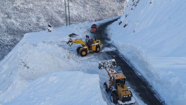 Дорожники приступили к ликвидации последствий схода лавин на Транскаме - Sputnik Южная Осетия