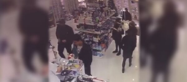 Наглая кража из аптеки попала на видео во Владикавказе Наглая кража из аптеки попала на видео во Владикавказе - Sputnik Южная Осетия