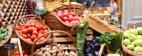 Открытие ярмарки отечественных фермерских продуктов в ГУМе Открытие ярмарки отечественных фермерских продуктов в ГУМе - Sputnik Южная Осетия