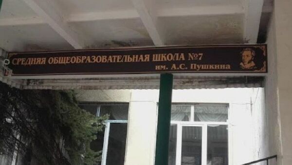 Ремонт кровли в школе №7 вызвал большую давку - Sputnik Южная Осетия