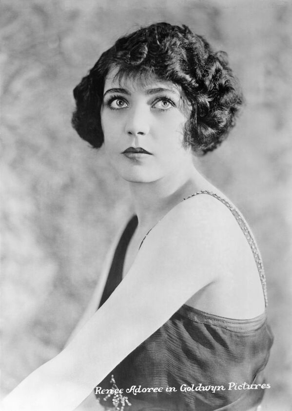 Американская звезда немого кино французского происхождения Рене Адоре, 1922 год - Sputnik Южная Осетия