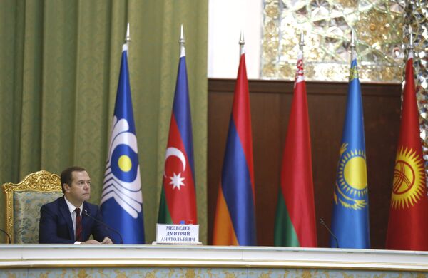 Премьер-министр РФ Д.Медведев принимает участие в заседании Совета глав правительств СНГ в Душанбе - Sputnik Южная Осетия