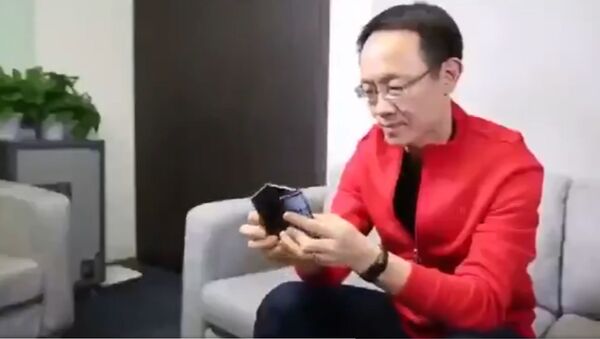 Xiaomi показала первый гибкий смартфон - Sputnik Южная Осетия