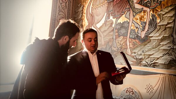 Знаур Гассиев встретился с Настоятелем храма Аланского подворья Отцом Вячеславом - Sputnik Южная Осетия