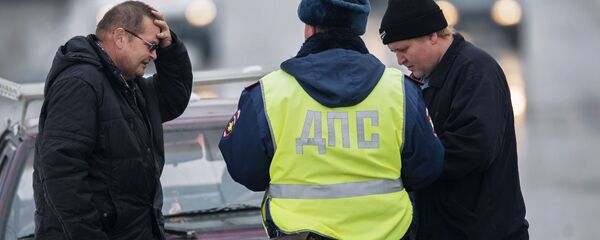 Работа сотрудников ГИБДД в Омске Работа сотрудников ГИБДД в Омске - Sputnik Южная Осетия