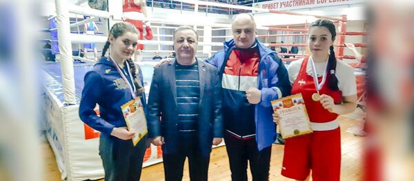 Кристина Кулухова и Сабина Кайсинова - победительницы первенства СКФО по боксу - Sputnik Южная Осетия