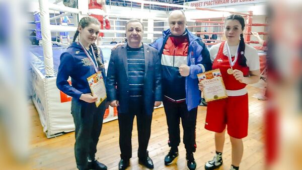 Кристина Кулухова и Сабина Кайсинова - победительницы первенства СКФО по боксу - Sputnik Южная Осетия