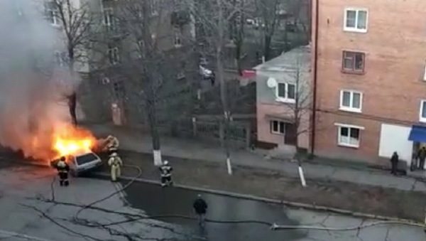 Во Владикавказе на улице Маркова горит автомобиль - Sputnik Южная Осетия