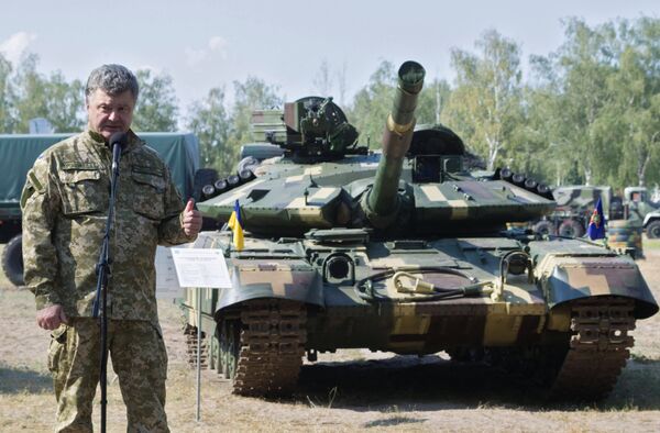 Петр Порошенко посетил Первую оперативную бригаду Национальной гвардии под Киевом - Sputnik Южная Осетия