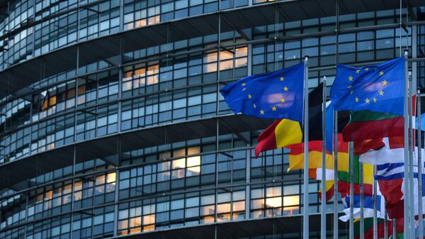 Флаги перед здание Европарламента в Страсбурге - Sputnik Южная Осетия