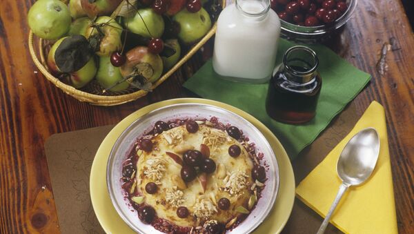 Гурьевская каша с приправами из ягод, фруктов, меда и молока - Sputnik Южная Осетия