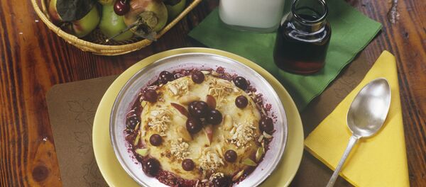 Гурьевская каша с приправами из ягод, фруктов, меда и молока - Sputnik Южная Осетия