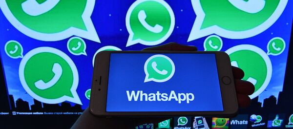 Логотип мессенджера WhatsApp на экранах смартфона и компьютера Логотип мессенджера WhatsApp на экранах смартфона и компьютера - Sputnik Южная Осетия