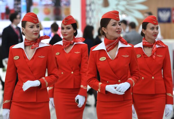 Стюардессы авиакомпании Аэрофлот на Российском инвестиционном форуме (РИФ-2018) в Сочи - Sputnik Южная Осетия