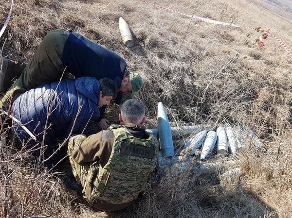 Остались с войны 2008-го: в Южной Осетии тракторист нашел снаряды к Граду Остались с войны 2008-го: в Южной Осетии тракторист нашел снаряды к Граду - Sputnik Южная Осетия