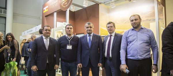 Бибылты Анатолий хайад райста Продэкспо равдысты Мӕскуыйы Бибылты Анатолий хайад райста Продэкспо равдысты Мӕскуыйы - Sputnik Хуссар Ирыстон