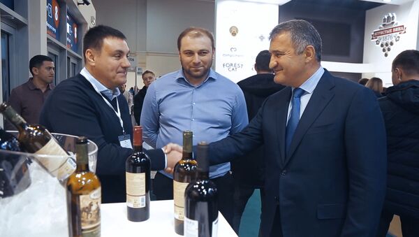 Вода и вино: президент Южной Осетии посетил стенд республики на Продэкспо - Sputnik Южная Осетия