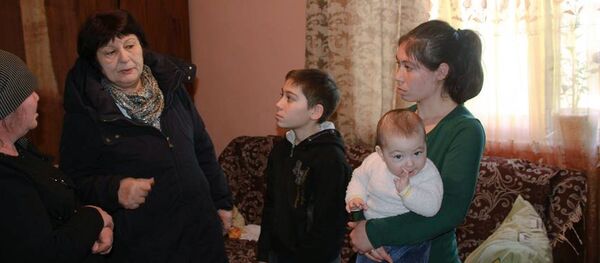 Роза Валиева посетила две семьи, нуждающиеся в улучшении жилищных условий - Sputnik Южная Осетия