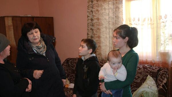 Роза Валиева посетила две семьи, нуждающиеся в улучшении жилищных условий - Sputnik Южная Осетия