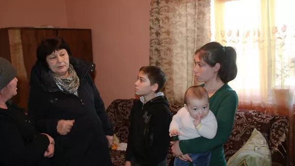 Роза Валиева посетила две семьи, нуждающиеся в улучшении жилищных условий - Sputnik Южная Осетия