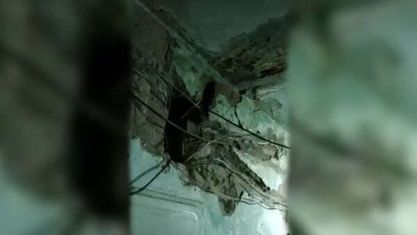 Разваливающийся изнутри жилой дом попал на видео в Беслане - Sputnik Южная Осетия