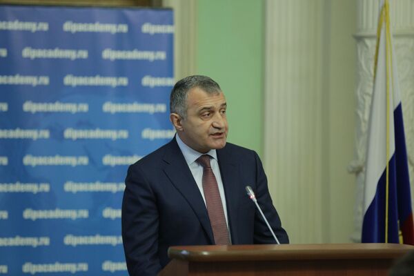 Дипломатическая победа: Бибилов о роли Виталия Чуркина в судьбе Южной Осетии Дипломатическая победа: Бибилов о роли Виталия Чуркина в судьбе Южной Осетии - Sputnik Южная Осетия