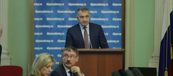 Хуссар Ирыстоны президент хайад райста ӕхсӕнадӕмон конференцийы, кӕцы уыд нывонд Уӕрӕсейы минӕвар Виталий Чуркины мысӕнӕн Хуссар Ирыстоны президент хайад райста ӕхсӕнадӕмон конференцийы, кӕцы уыд нывонд Уӕрӕсейы минӕвар Виталий Чуркины мысӕнӕн - Sputnik Хуссар Ирыстон