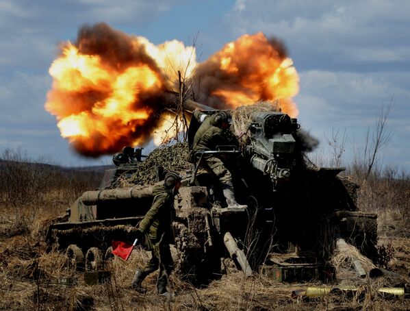Стрельбы самоходных артиллерийских установок 2С5 Гиацинт во время межвидовых тактических учений 5-й общевойсковой армии Восточного военного округа в Приморском крае, 2016 год - Sputnik Южная Осетия