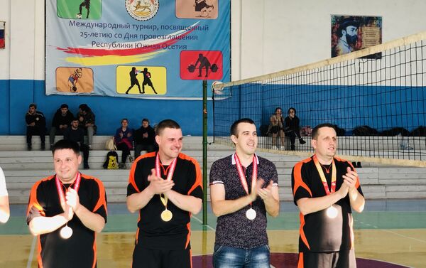 В Цхинвале завершился турнир по волейболу, посвященный Дню защитника Отечества - Sputnik Южная Осетия