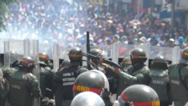 Столкновения на границе Венесуэлы и Колумбии - сотни пострадавших - Sputnik Южная Осетия