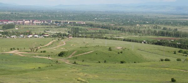 Холм древнего поселения на окраине Цхинвала Холм древнего поселения на окраине Цхинвала - Sputnik Южная Осетия