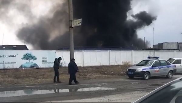 В поселке Михайловское возник пожар на заводе по переработке шин - Sputnik Хуссар Ирыстон
