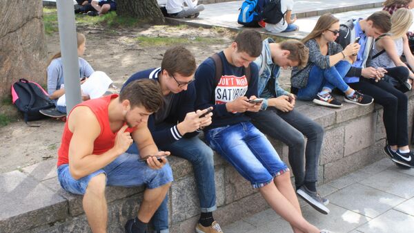 Студенты на каникулах в поисках покемонов - Sputnik Южная Осетия