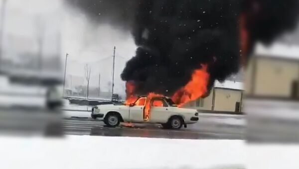Машина сгорела во Владикавказе - Sputnik Южная Осетия
